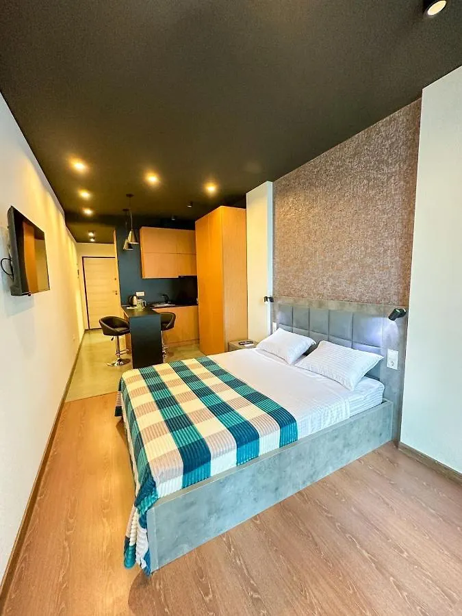 Investia Llc Apartment Angisa 0*,