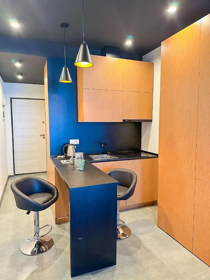 Investia Llc Apartment Angisa 0*,